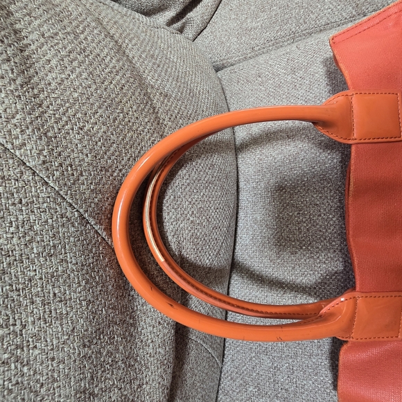 Tory Burch Orange Tote with Embossed Logo - Picture 4 of 8